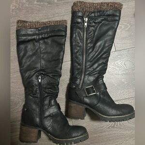 B52 by Bullboxer Black Boots Knit and Buckle